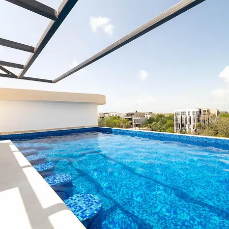 Lux Studio With Private Balcony, Rooftop Pool, Gym